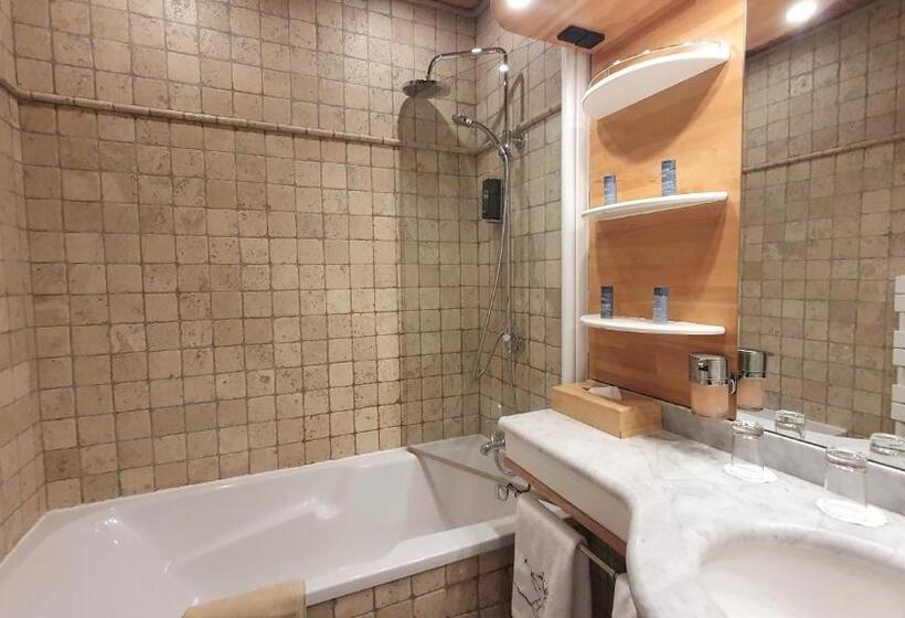 Семейный Номер, Hôtel Macchi Restaurant & Spa