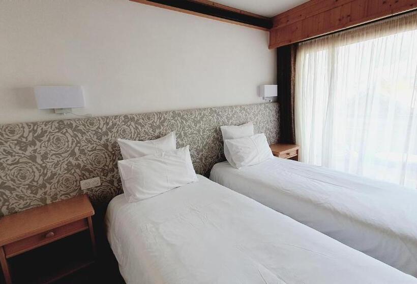 Семейный Номер, Hôtel Macchi Restaurant & Spa