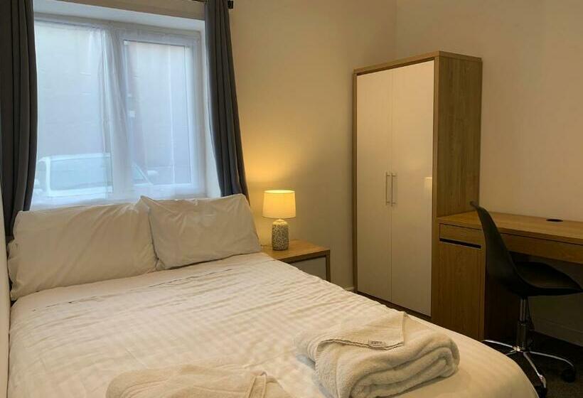 דירת שני חדרים, P&j