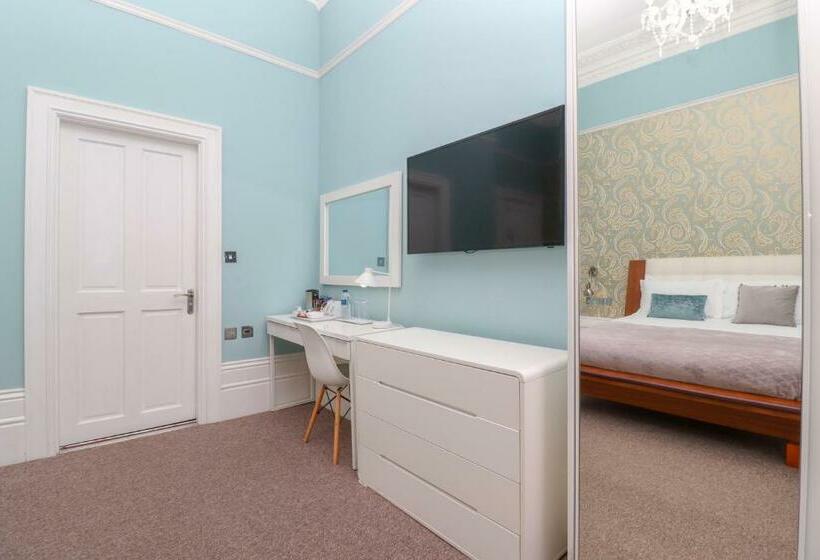 スーペリアールーム, Ravilious