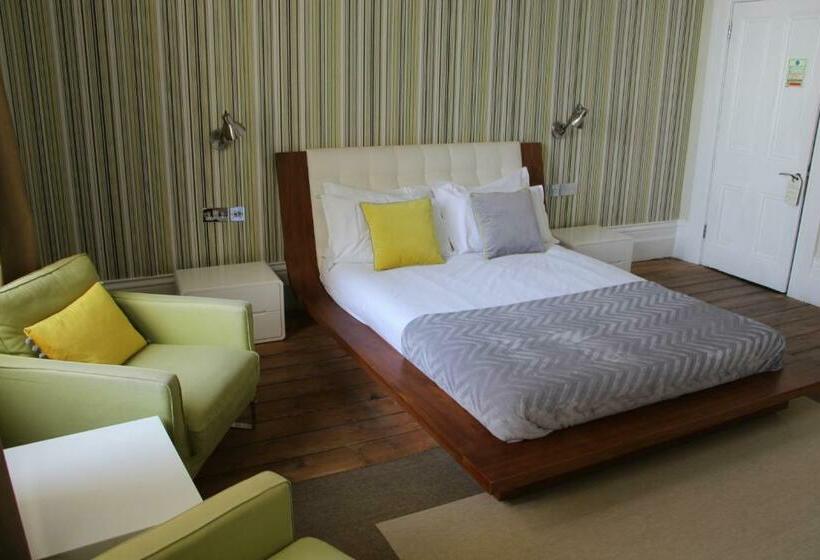 スーペリアールーム, Ravilious