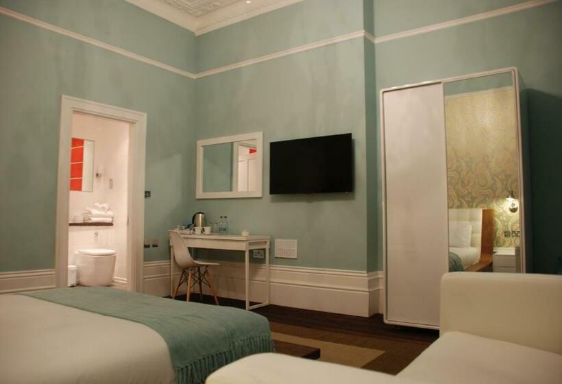 スーペリアールーム, Ravilious