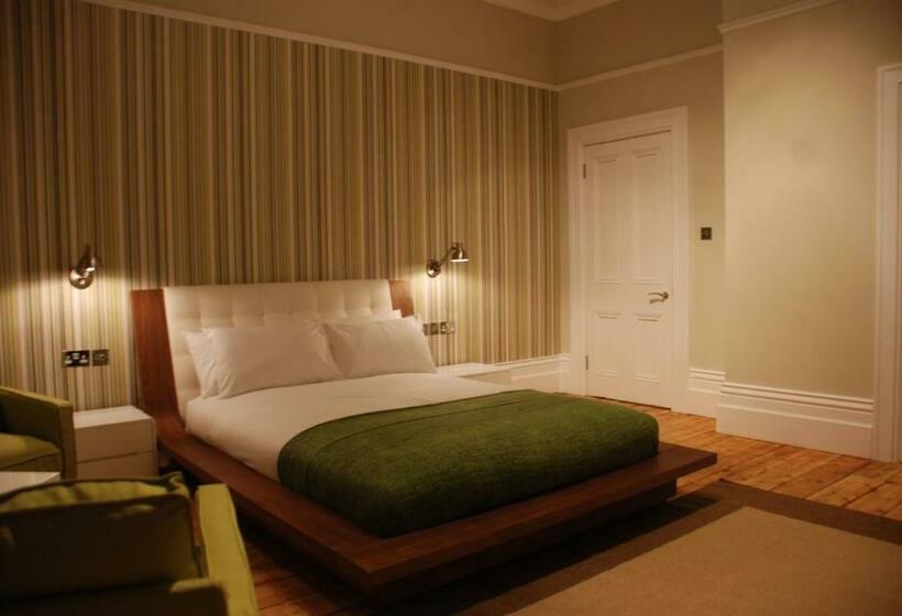 スーペリアールーム, Ravilious