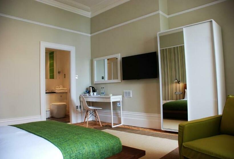 スーペリアールーム, Ravilious