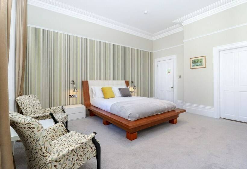 スーペリアールーム, Ravilious