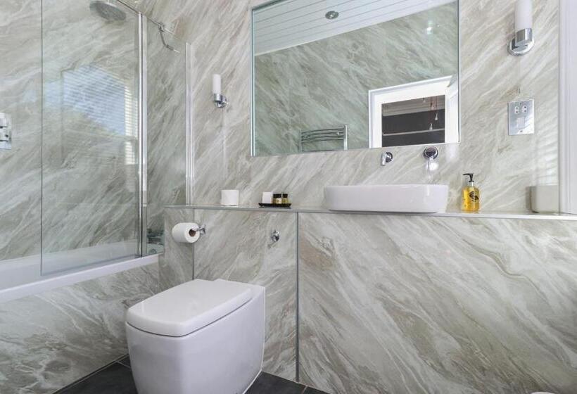 エクゼクティブルーム, Ravilious