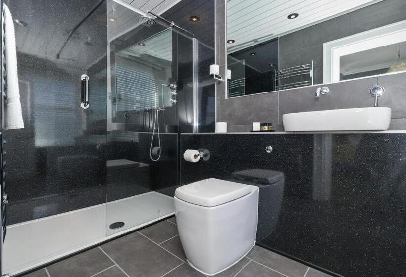 エクゼクティブルーム, Ravilious