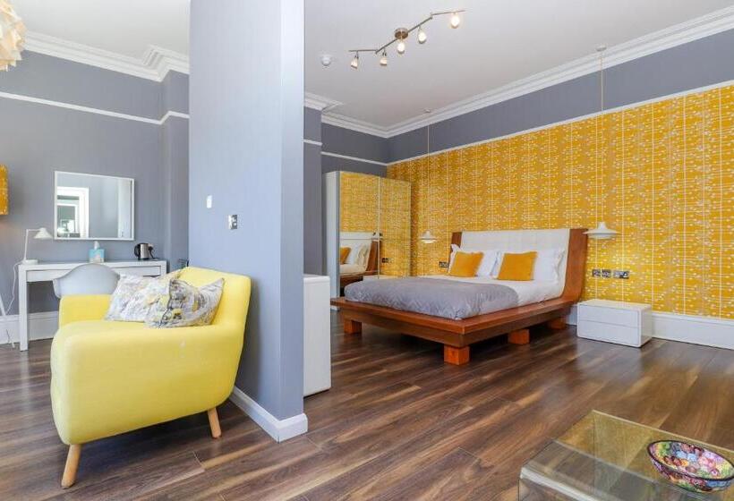 エクゼクティブルーム, Ravilious