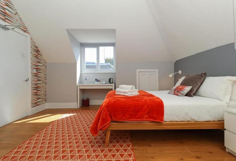 ペントハウスルーム, Ravilious