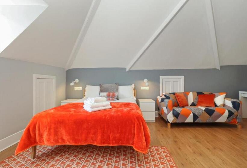 ペントハウスルーム, Ravilious