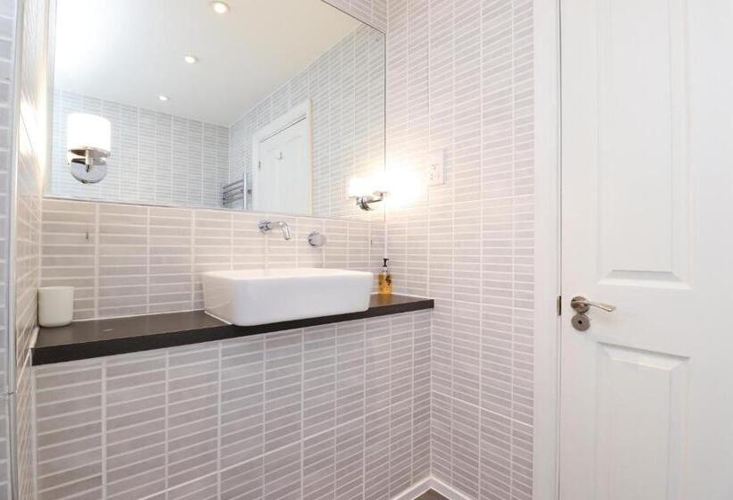 ペントハウスルーム, Ravilious