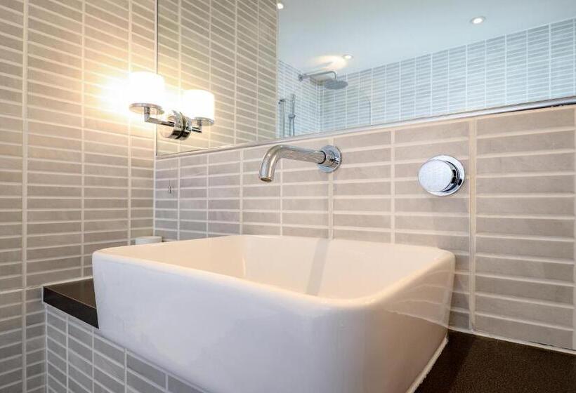 ペントハウスルーム, Ravilious