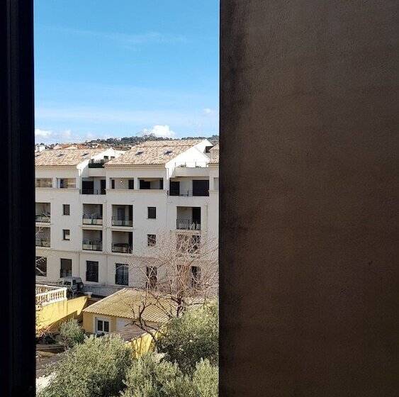 Четырехместный Номер Стандарт, Restaurant Le Bellevue