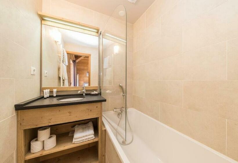 חדר סטנדרט לשלושה, & Restaurant Les Escondus