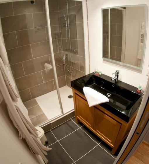 חדר סטנדרט לארבעה, & Restaurant Les Escondus