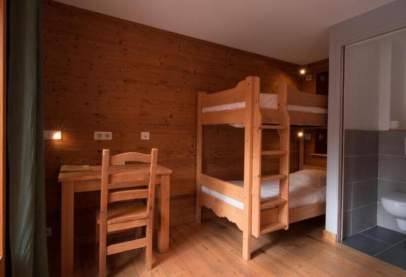 חדר סטנדרט לארבעה, & Restaurant Les Escondus