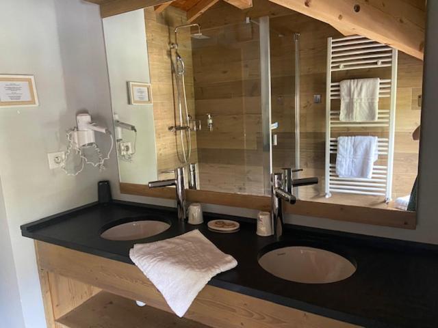 חדר פרמיום לארבעה, & Restaurant Les Escondus