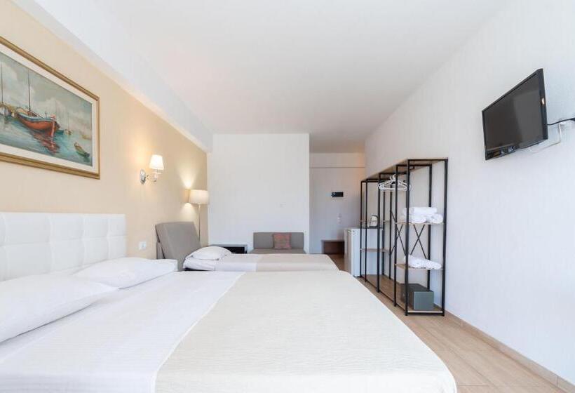 标准三人间, Star Paradise