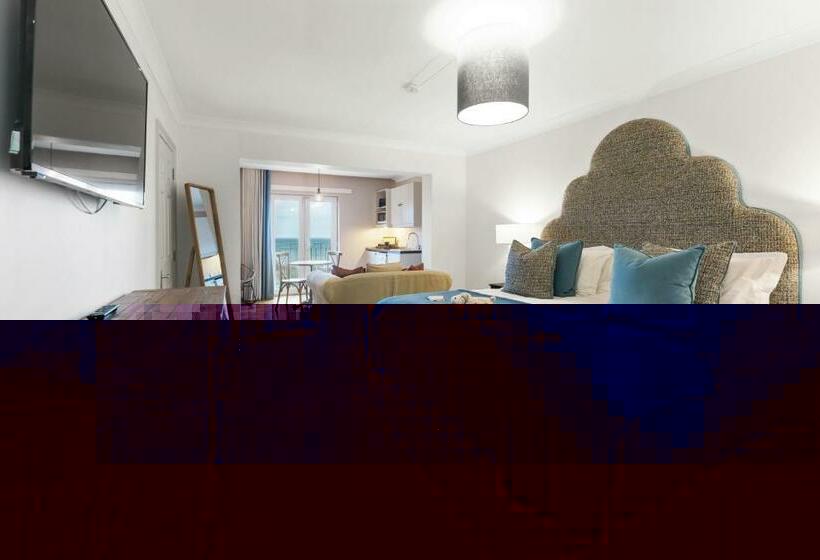 스탠다드 스튜디오 바다 전망, The Rosevine