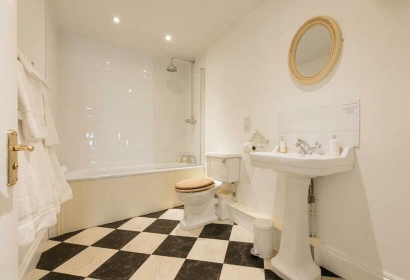 패밀리 아파트, The Rosevine