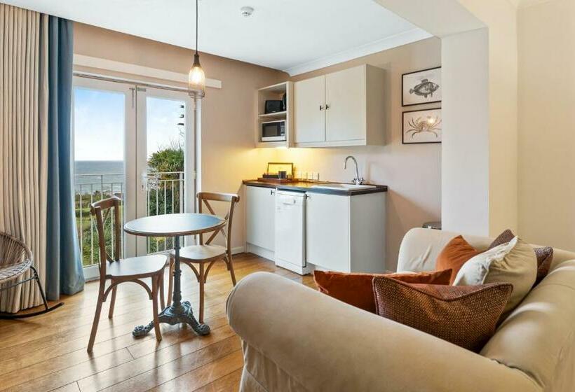 스탠다드 스튜디오 바다 전망, The Rosevine