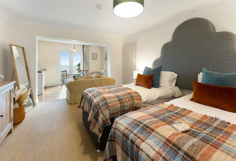 스탠다드 스튜디오 바다 전망, The Rosevine