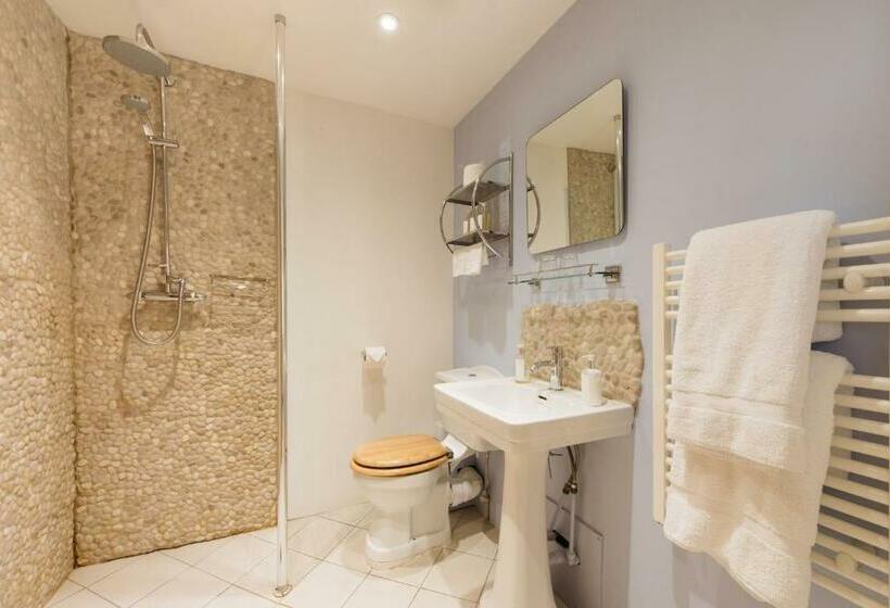 스탠다드 스튜디오 바다 전망, The Rosevine