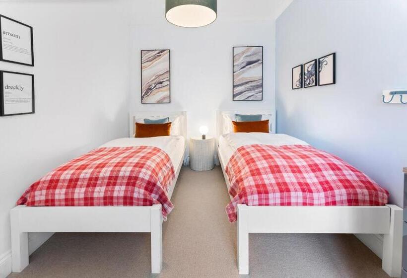 Family flat with sea view, The Rosevine