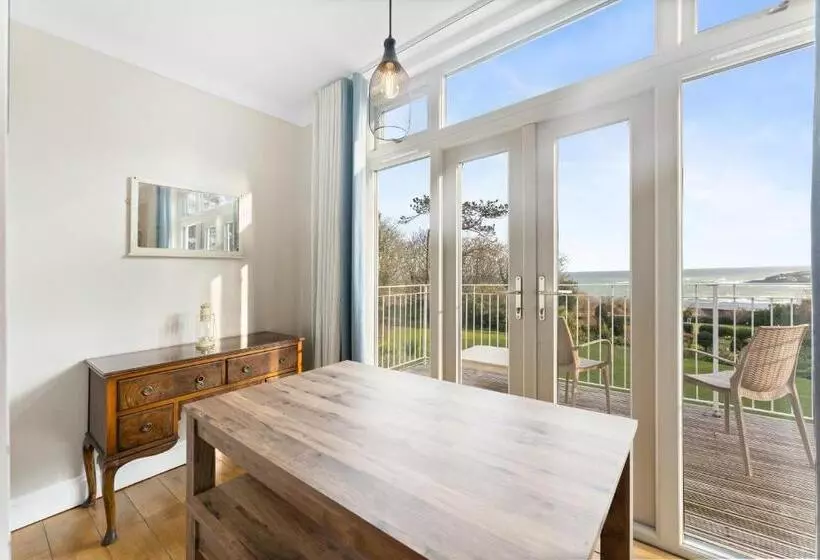 Family flat with sea view, The Rosevine