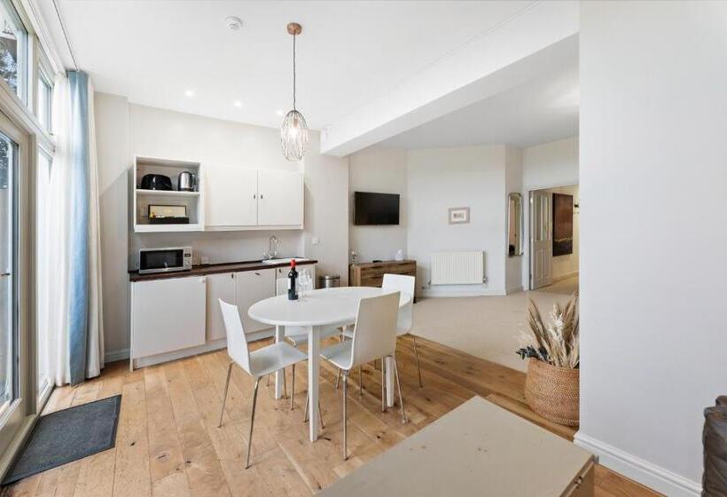 Family flat with sea view, The Rosevine