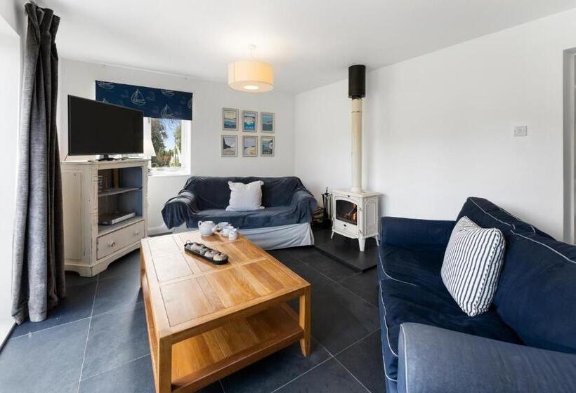 침실 4개 주택, The Rosevine