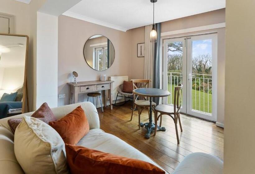 침실 2개 아파트, The Rosevine