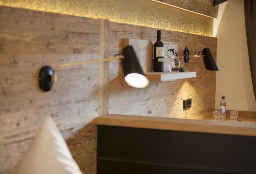 اتاق لوکس با بالکن, Boutique Hotel Gams