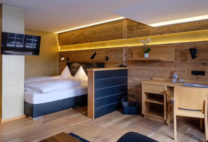 اتاق لوکس با بالکن, Boutique Hotel Gams