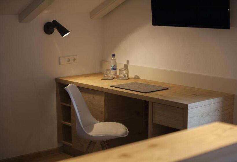 اتاق لوکس با بالکن, Boutique Hotel Gams