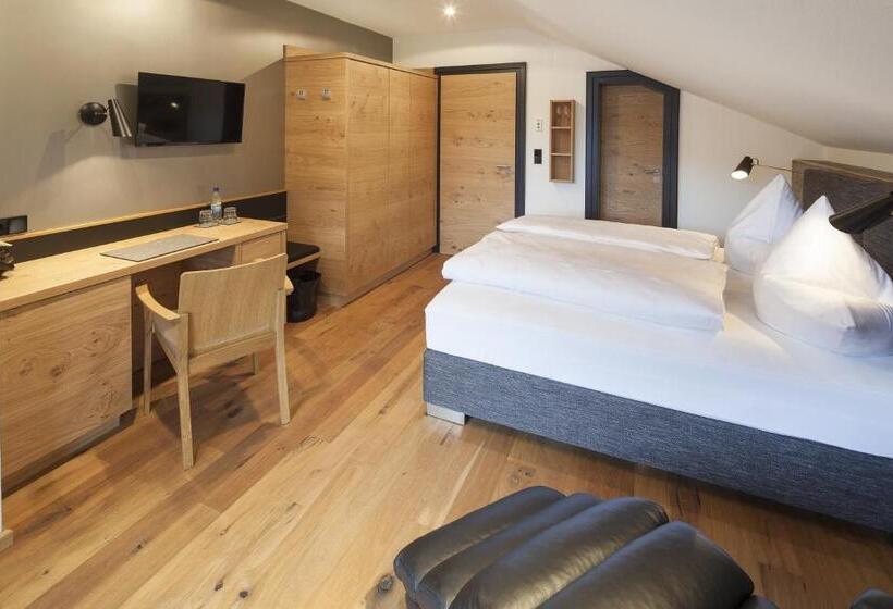 Classic room with balcony, Boutique Hotel Gams