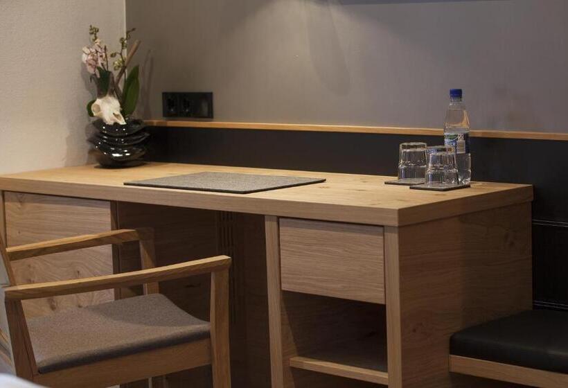 Classic room with balcony, Boutique Hotel Gams