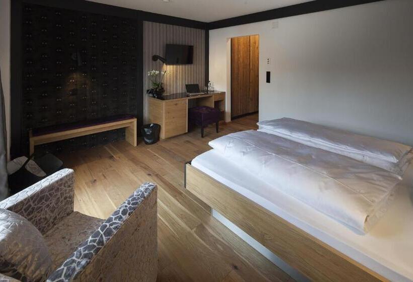 Classic room with balcony, Boutique Hotel Gams