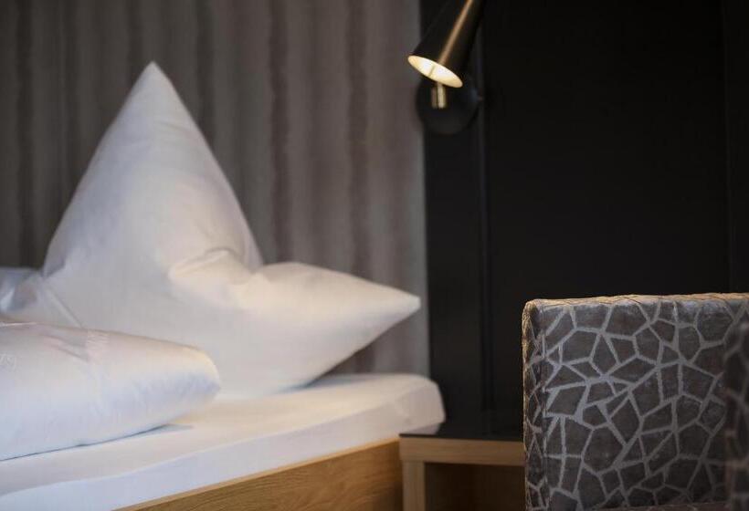 Classic room with balcony, Boutique Hotel Gams