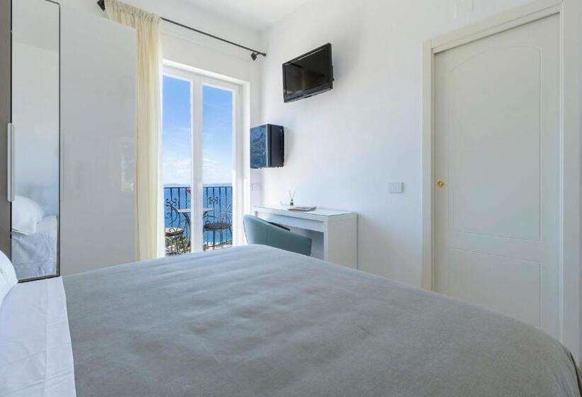 اتاق استاندارد با بالکن و چشمانداز دریا, Albergo La Prora