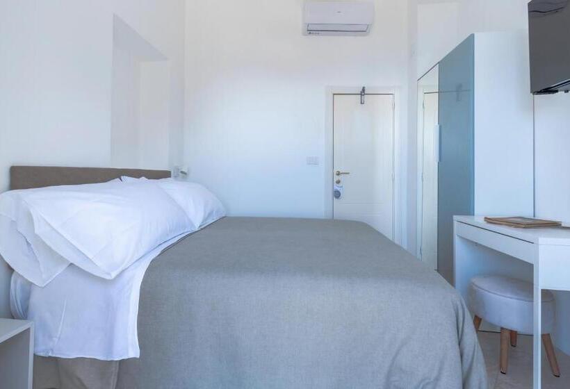 اتاق استاندارد با بالکن و چشمانداز دریا, Albergo La Prora