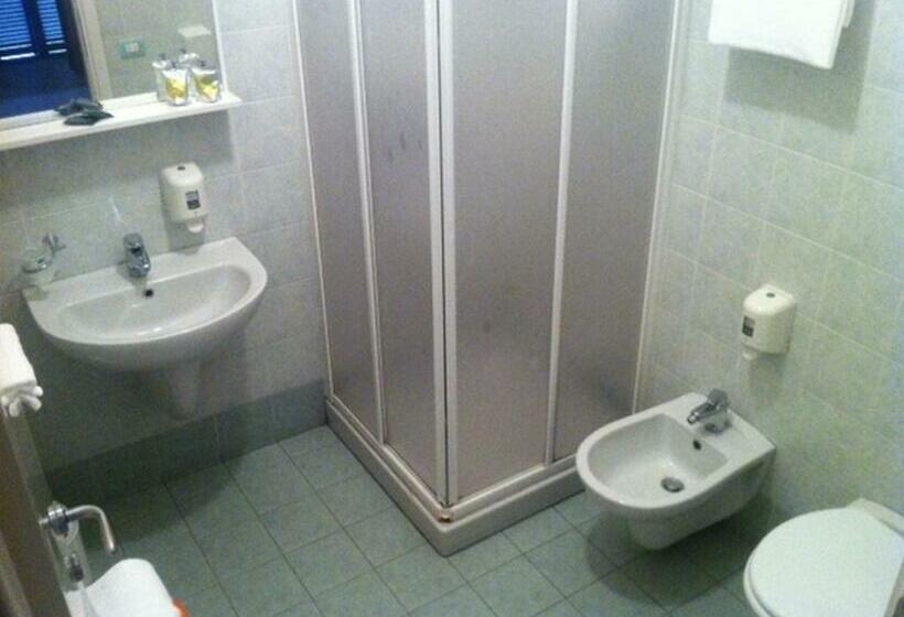 标准三人间, Albergo Ristorante Pomodoro