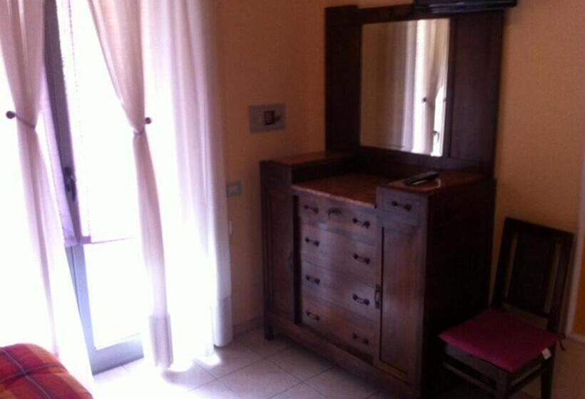 اتاق استاندارد یک نفره, Albergo Ristorante Pomodoro