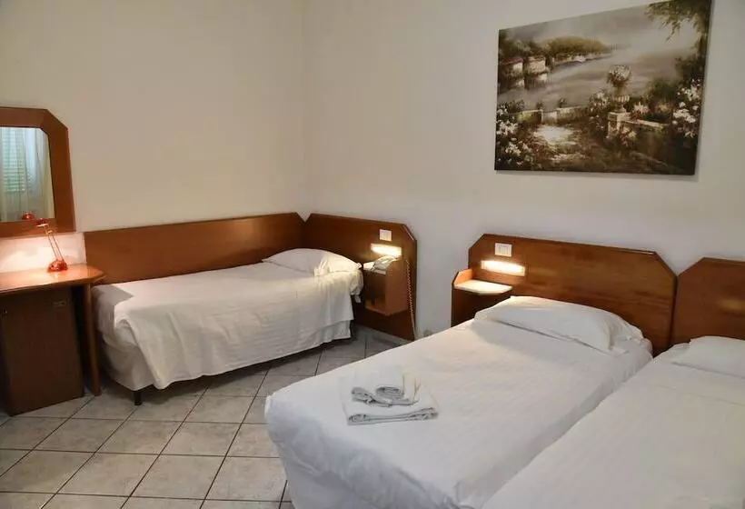 اتاق استاندارد چهار تخته, Antico Hotel Moderno