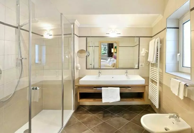 山の見えるジュニアスイート, Astor Suites B&b