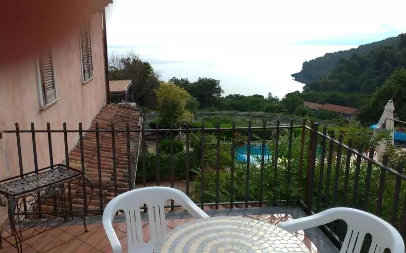 اتاق استاندارد چهار تخته, Bed & Breakfast Laino