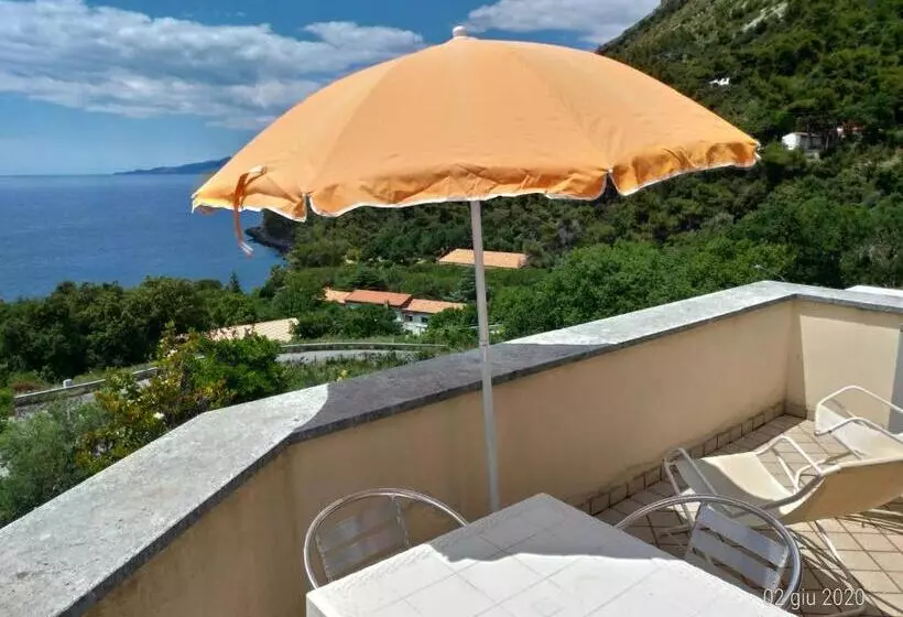 آپارتمان 1 خوابه با چشمانداز دریا, Bed & Breakfast Laino