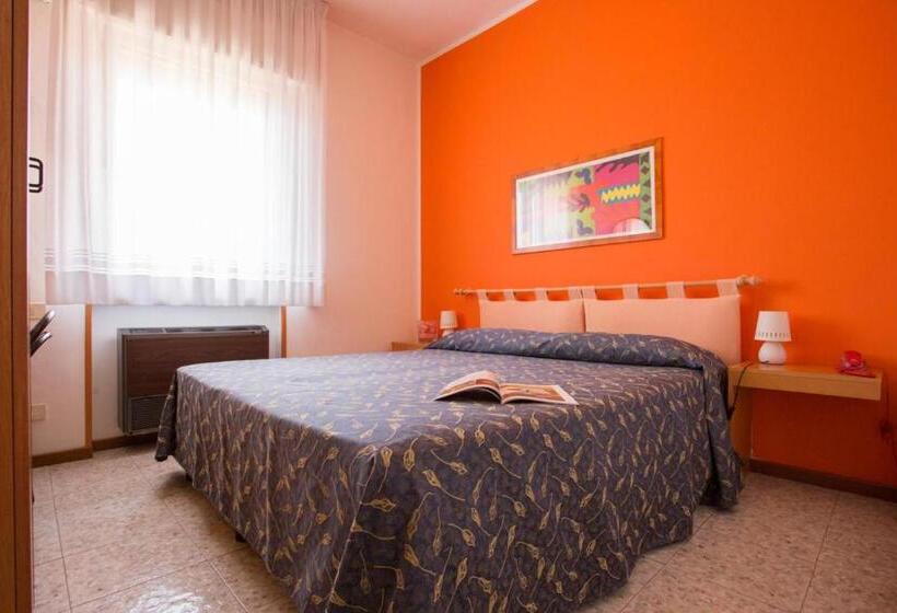 이코노미 룸, Benacus