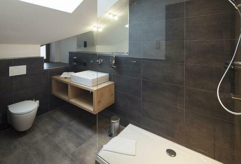 اتاق لوکس با بالکن, Boutique Hotel Gams