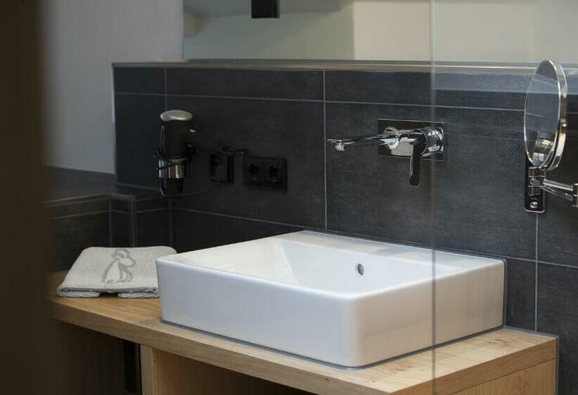 اتاق لوکس با بالکن, Boutique Hotel Gams